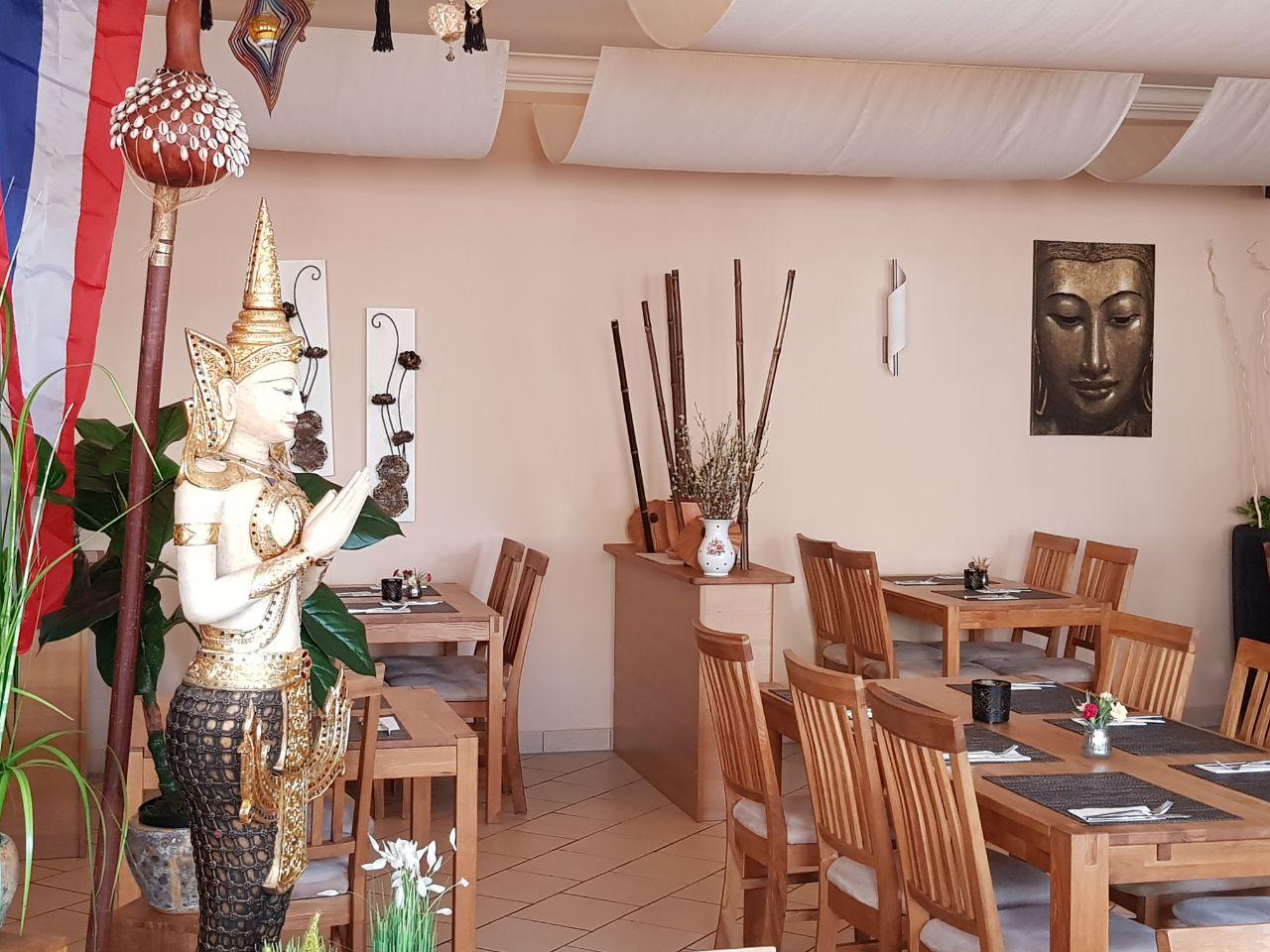 Innenraum mit Thai-Dekoration